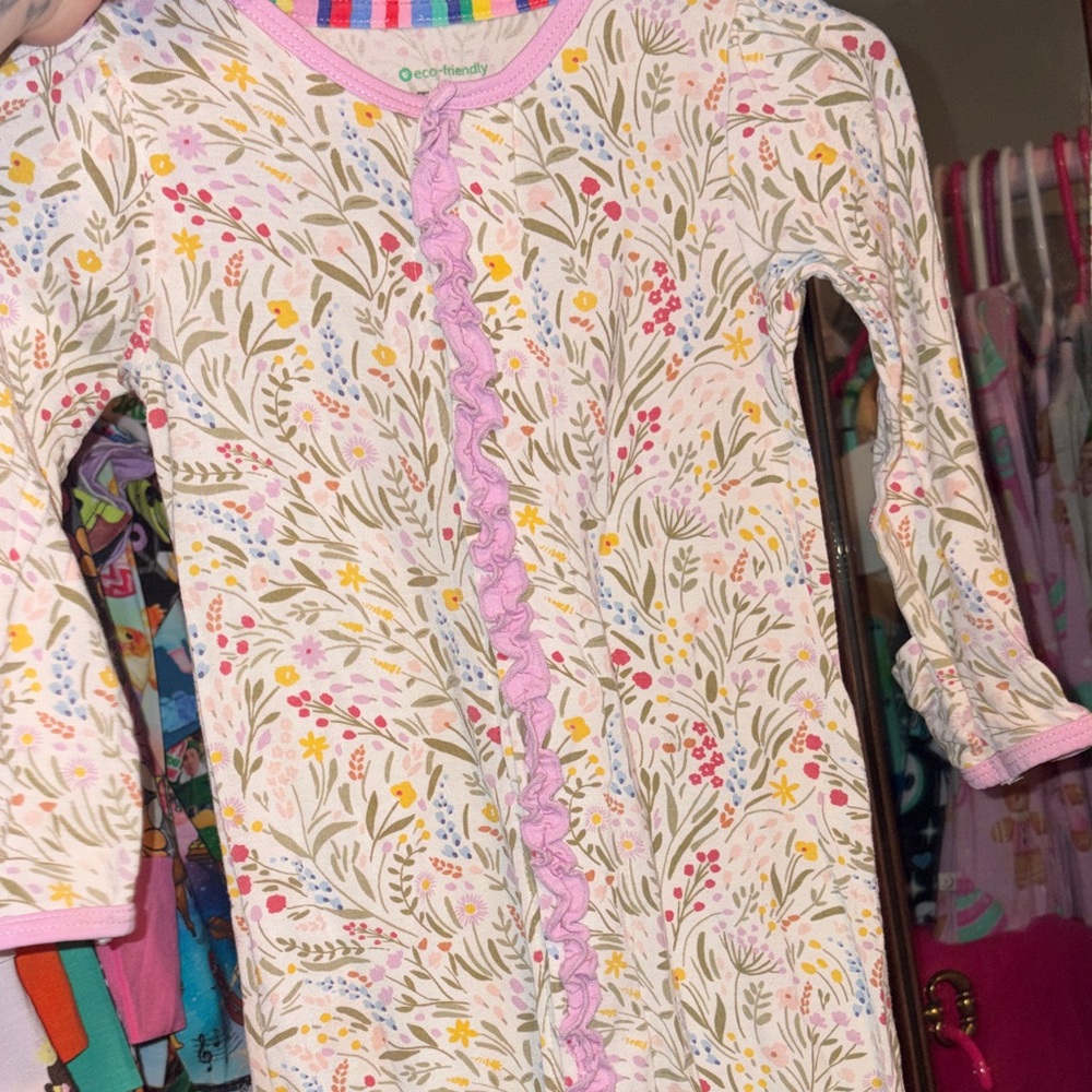 Floral magnetic me ruffle onesie 3-6 months euc